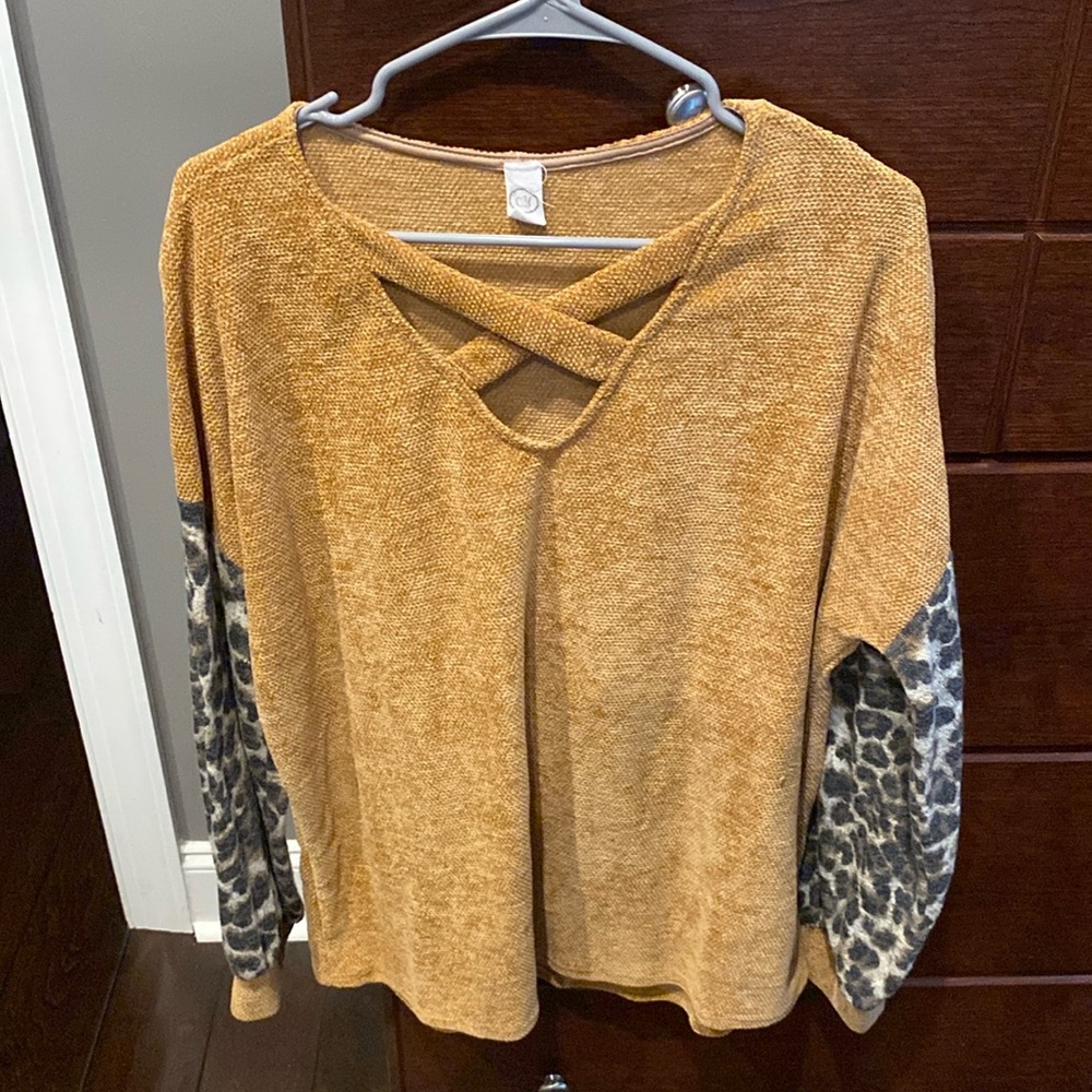 CY Fashion brown sweater with leopard sleeves